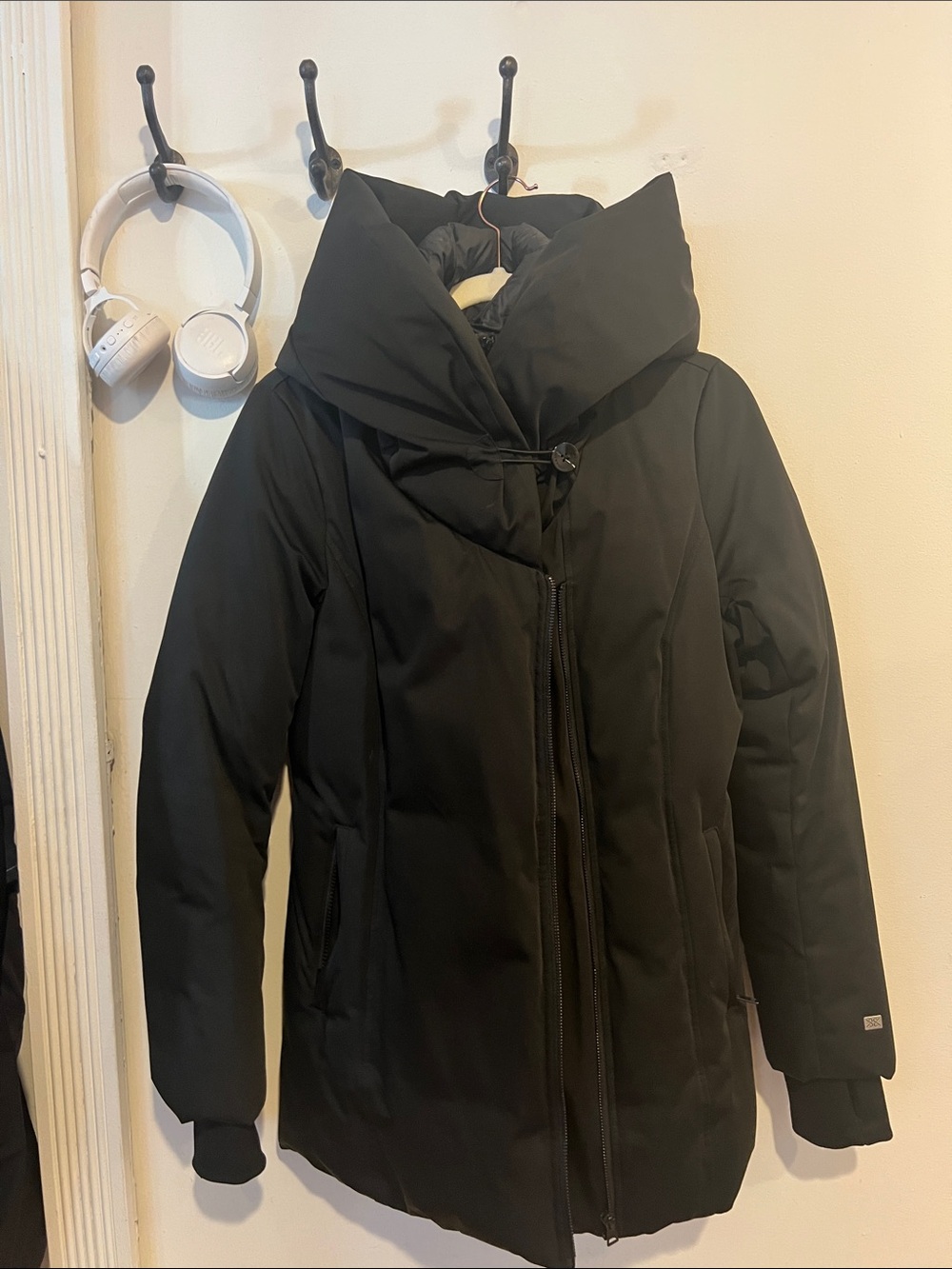Soia & kyo Black Insulated Hooded Puffer Coat